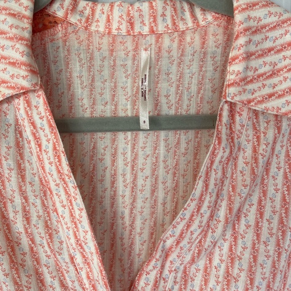 Free People buttons up bohemian dress with long sleeves.Perfect for summer. - Picture 5 of 10